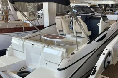 2025 Quicksilver Activ 805 Open