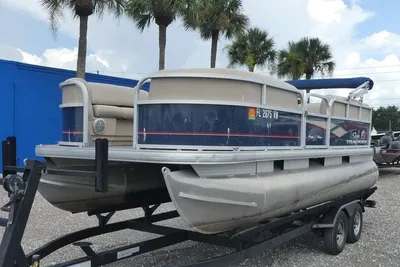 Sun Tracker Party Barge 18 DLX