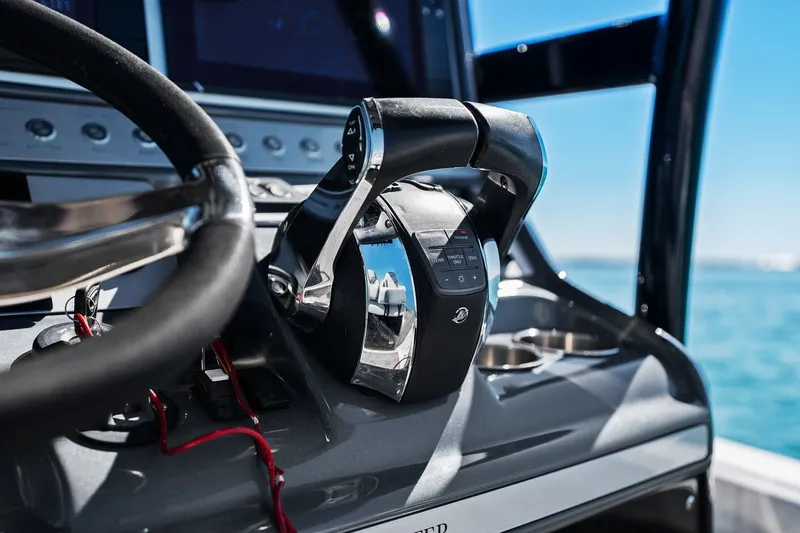  Yacht Photos Pics Steering console of ShearWater 270 SS Carolina Open 2022.