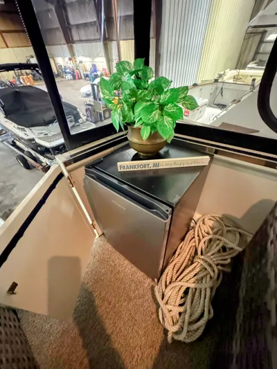 Kutting Loose 3 Yacht Photos Pics 