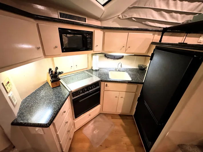 Kutting Loose 3 Yacht Photos Pics 