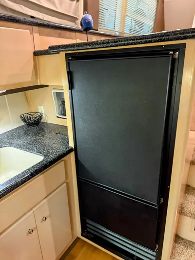 Kutting Loose 3 Yacht Photos Pics 