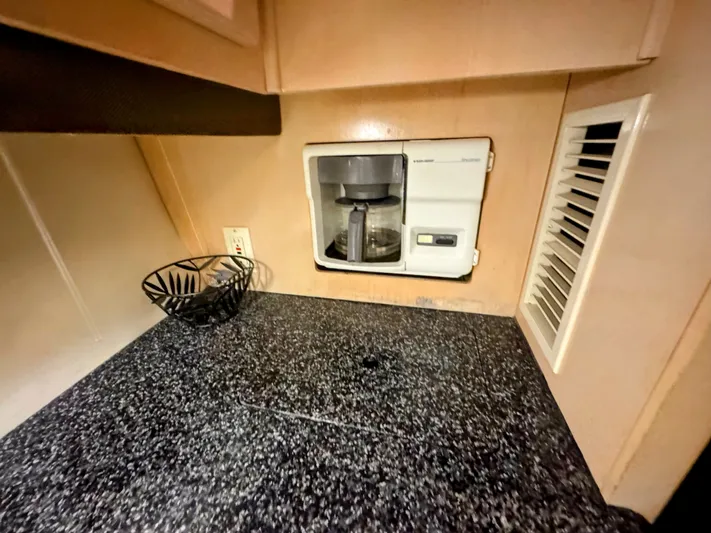 Kutting Loose 3 Yacht Photos Pics 