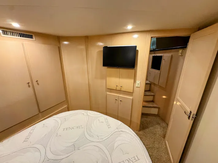 Kutting Loose 3 Yacht Photos Pics 