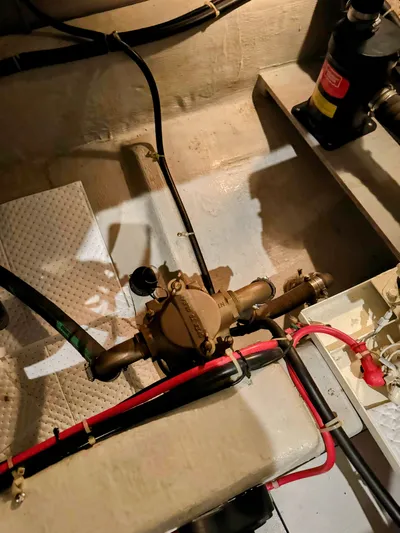 Kutting Loose 3 Yacht Photos Pics 