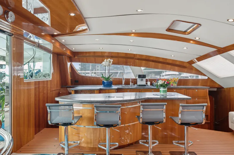 Sur L'eau Yacht Photos Pics 