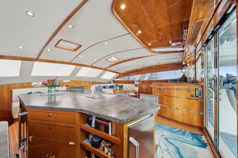 Sur L'eau Yacht Photos Pics 