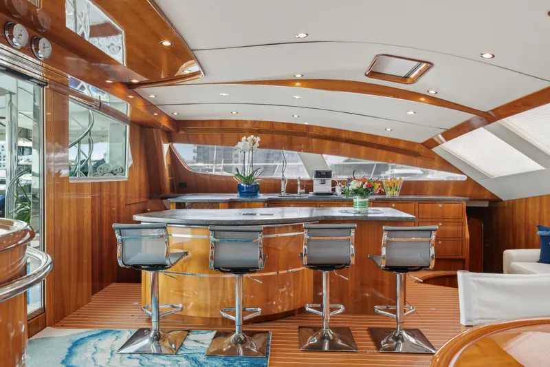 Sur L'eau Yacht Photos Pics 