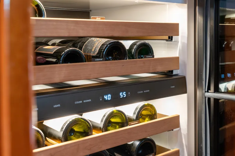 Sur L'eau Yacht Photos Pics 