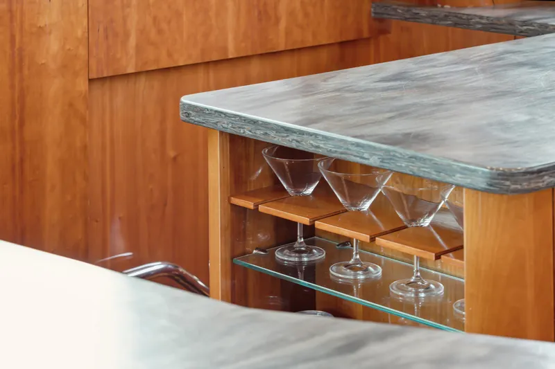 Sur L'eau Yacht Photos Pics 