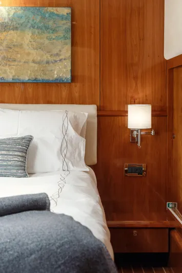 Sur L'eau Yacht Photos Pics 