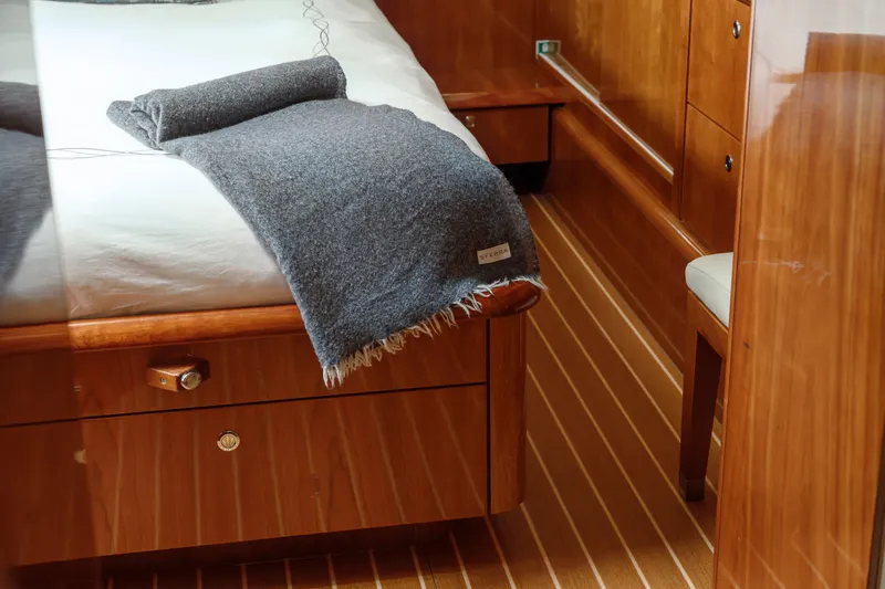 Sur L'eau Yacht Photos Pics 