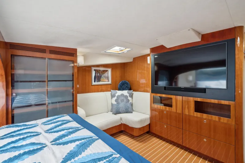 Sur L'eau Yacht Photos Pics 