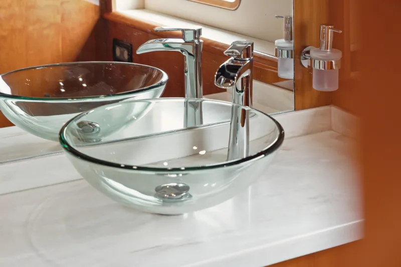 Sur L'eau Yacht Photos Pics 