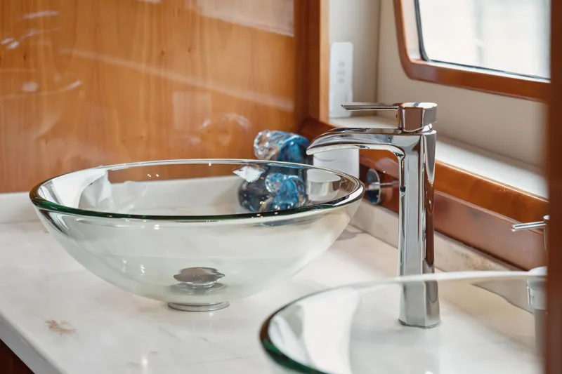 Sur L'eau Yacht Photos Pics 