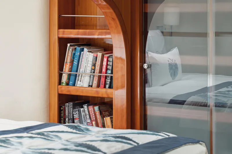 Sur L'eau Yacht Photos Pics 