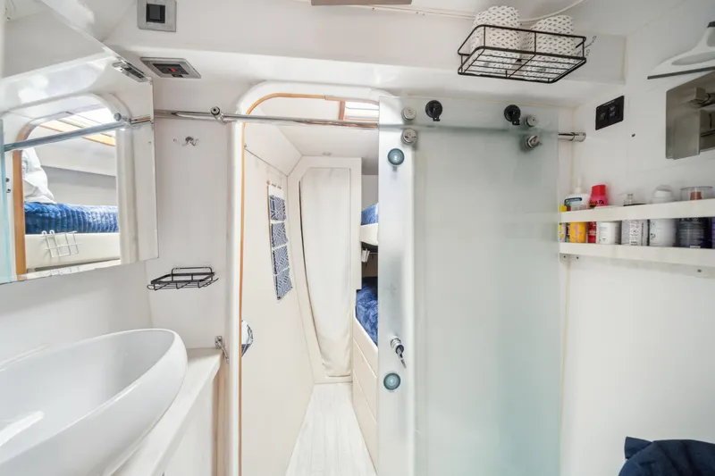 Sur L'eau Yacht Photos Pics 