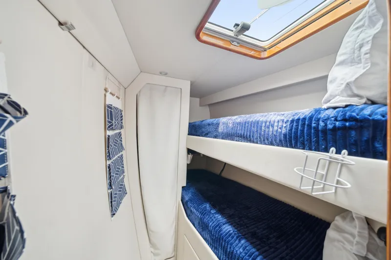 Sur L'eau Yacht Photos Pics 