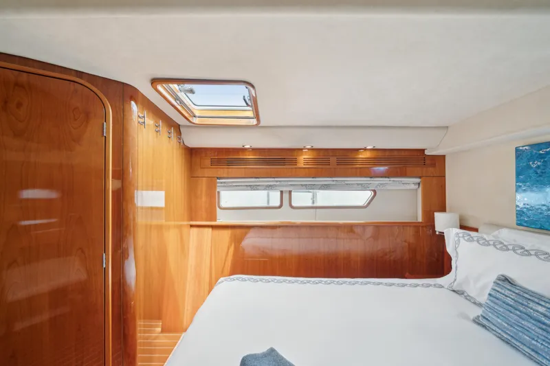 Sur L'eau Yacht Photos Pics 