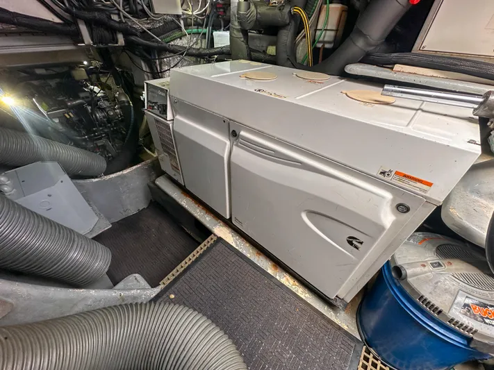 Sur L'eau Yacht Photos Pics 