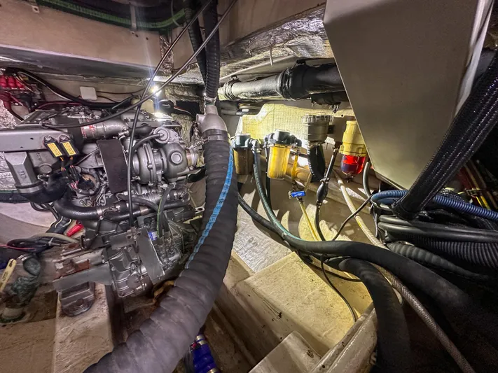 Sur L'eau Yacht Photos Pics 