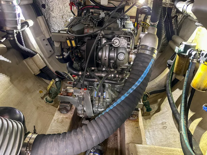 Sur L'eau Yacht Photos Pics 