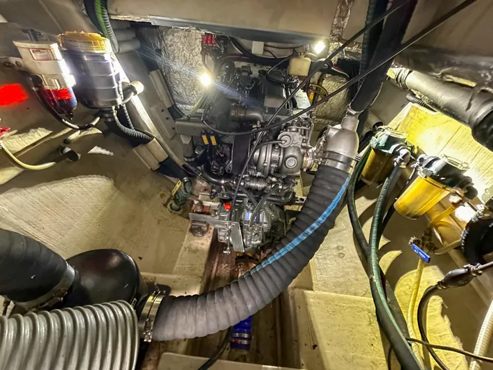 Sur L'eau Yacht Photos Pics 