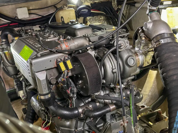 Sur L'eau Yacht Photos Pics 