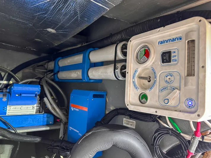 Sur L'eau Yacht Photos Pics 