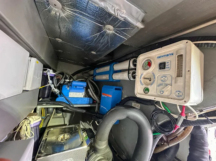 Sur L'eau Yacht Photos Pics 