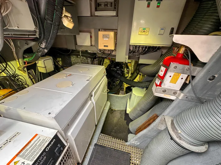 Sur L'eau Yacht Photos Pics 