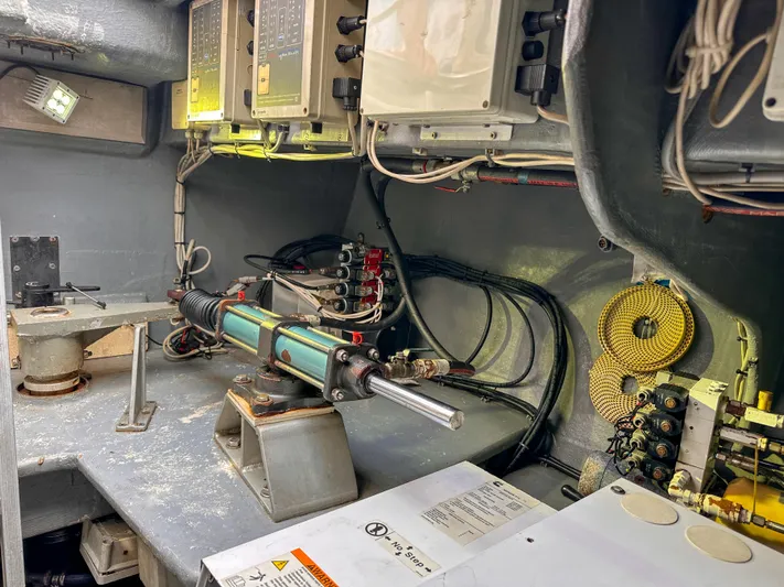 Sur L'eau Yacht Photos Pics 