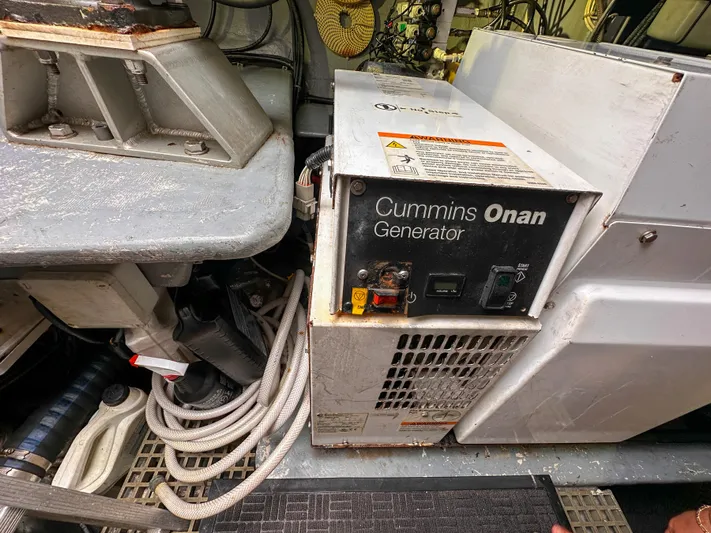 Sur L'eau Yacht Photos Pics 