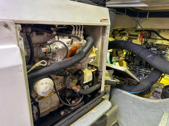 Sur L'eau Yacht Photos Pics 