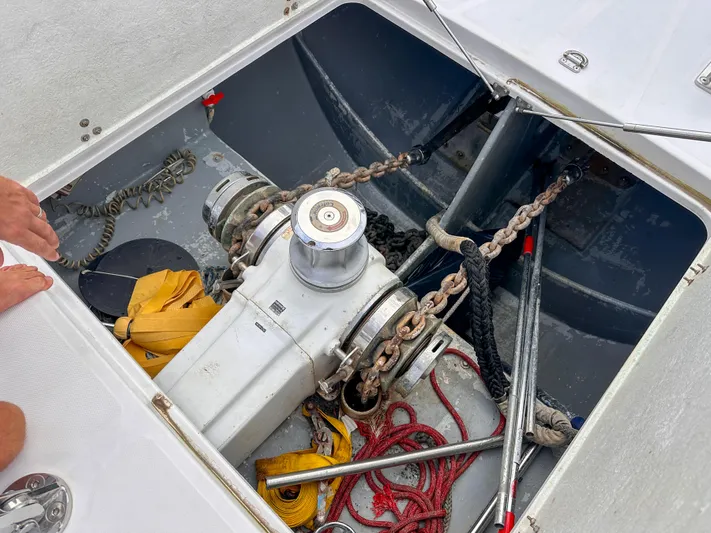 Sur L'eau Yacht Photos Pics 