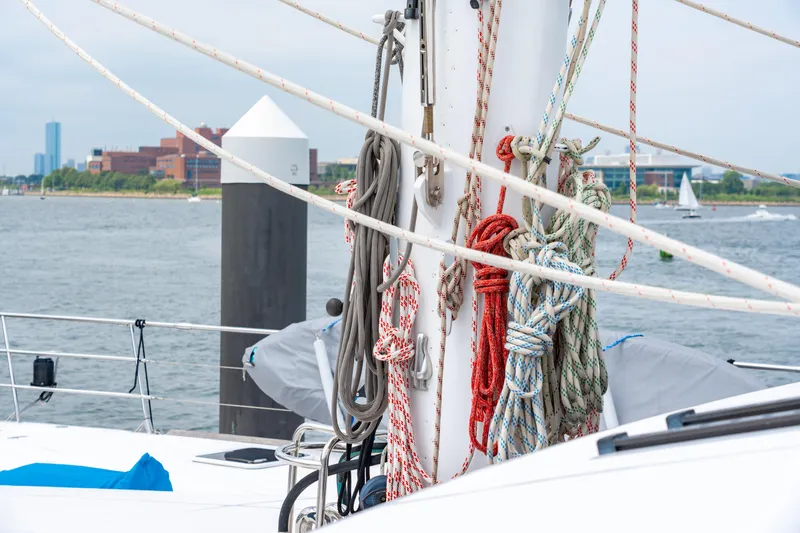 Sur L'eau Yacht Photos Pics 