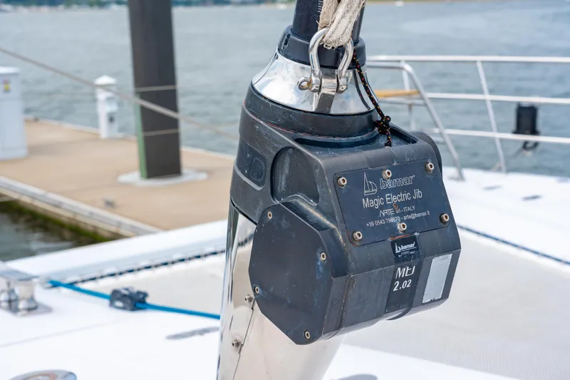 Sur L'eau Yacht Photos Pics 