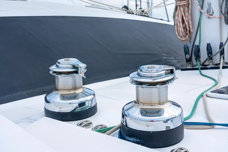 Sur L'eau Yacht Photos Pics 