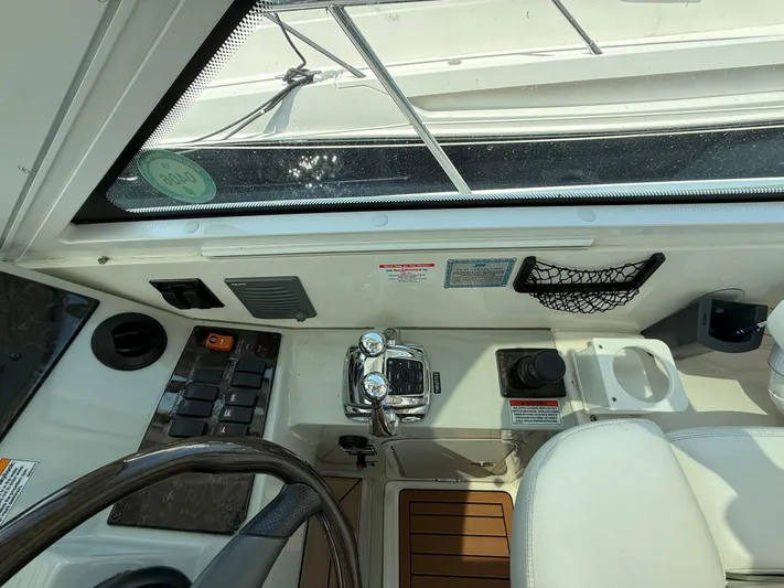 Midnight Run Yacht Photos Pics 2009 Sea Ray 43 Sundancer helm with controls and steering wheel.