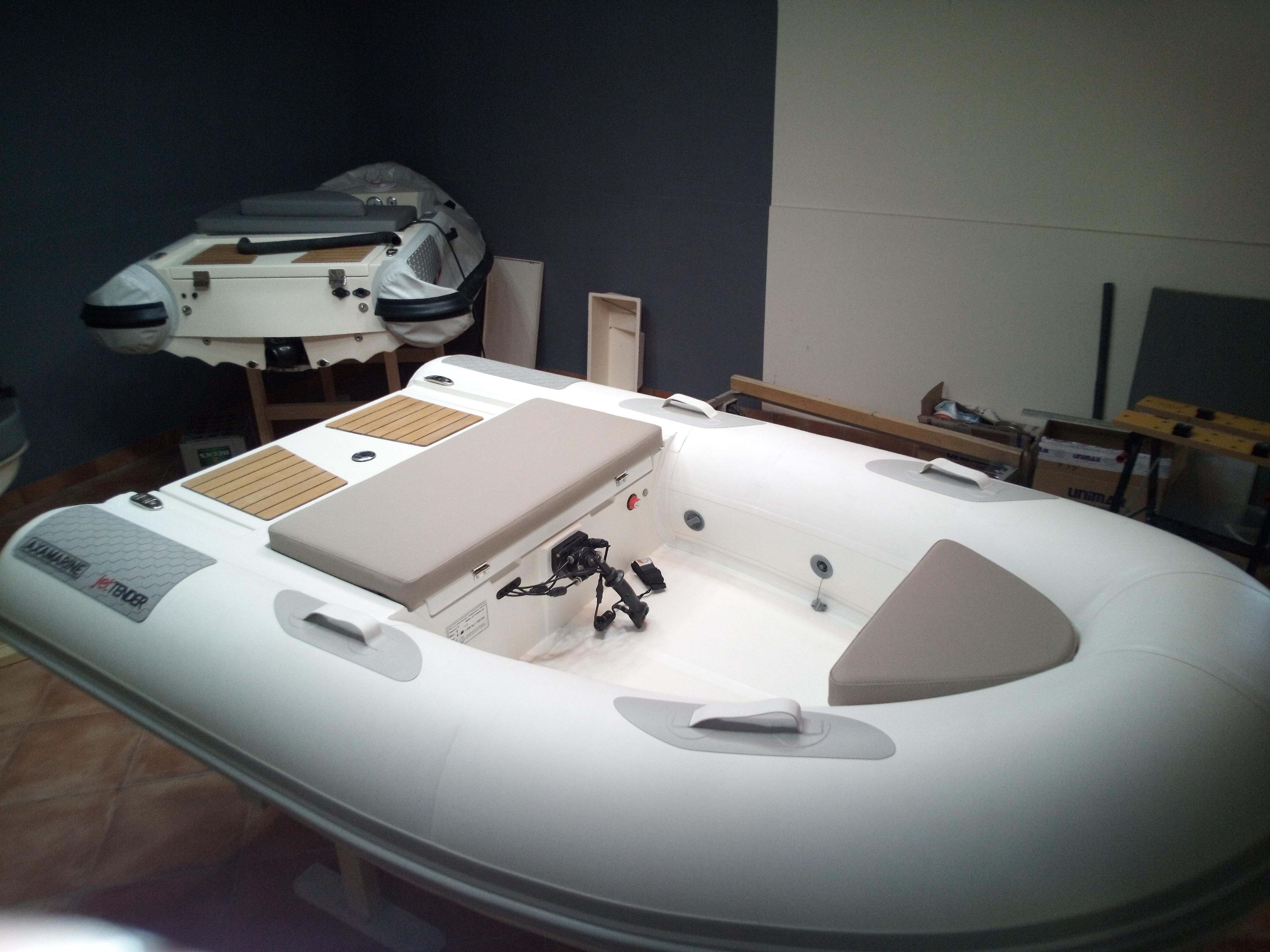 2025 Custom jetTENDER 250