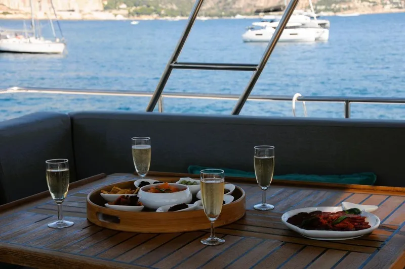 Sunnyacht Yacht Photos Pics Luxurious dining setup on a 2008 Sunreef 62 yacht with ocean view.