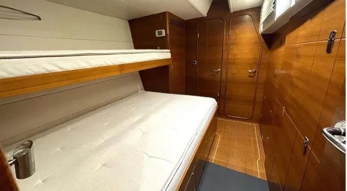 Dos Much Yacht Photos Pics 