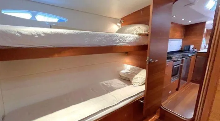 Dos Much Yacht Photos Pics 