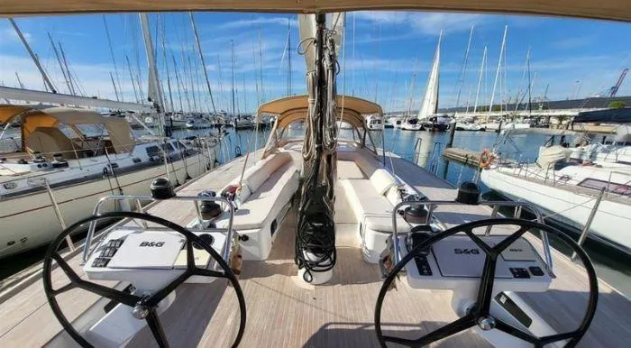 Dos Much Yacht Photos Pics 