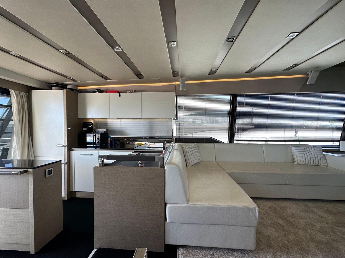 2017 Prestige 69 