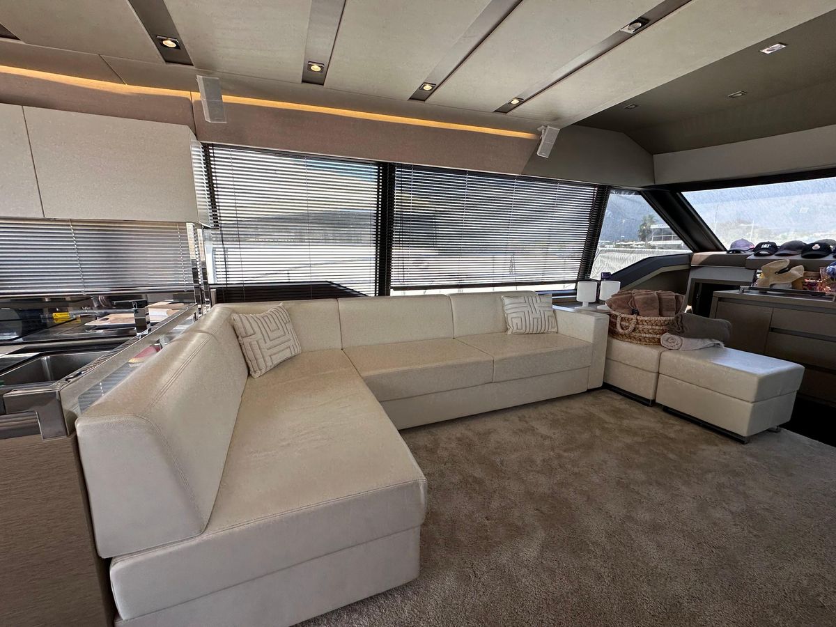 2017 Prestige 69 