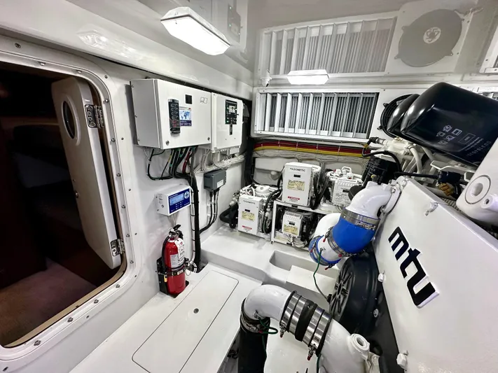 Slow Your Roll Yacht Photos Pics 