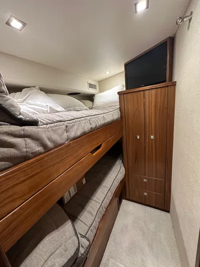 Slow Your Roll Yacht Photos Pics Guest Bunk
