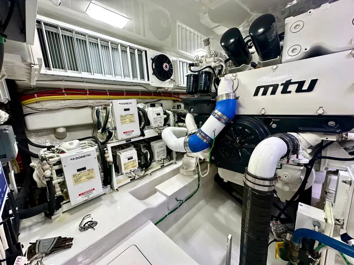 Slow Your Roll Yacht Photos Pics 