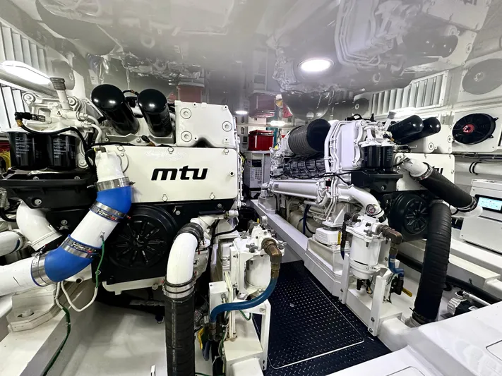 Slow Your Roll Yacht Photos Pics 